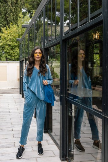  Παντελόνι-φόρμα βελουτέ με λάστιχο στη μέση πετρόλ