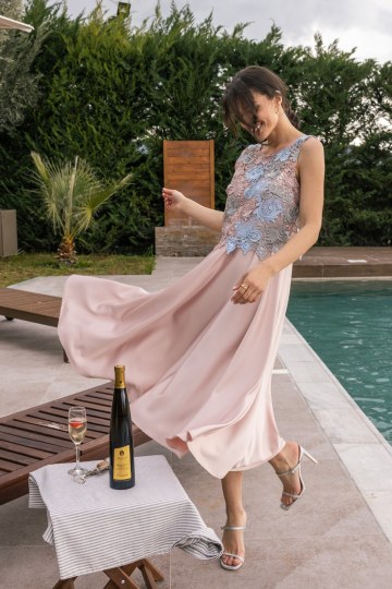 Φόρεμα αμάνικο ροζ με δαντέλα  στο πάνω μέρος