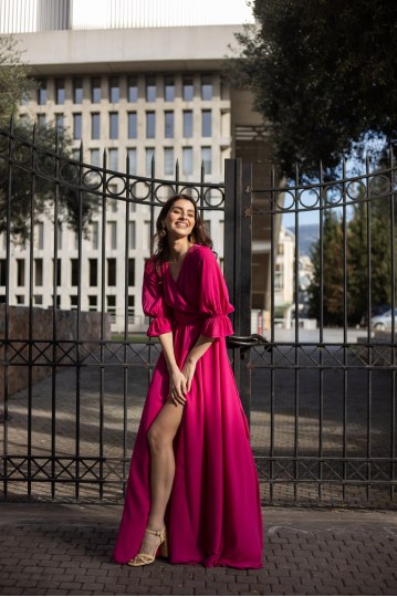 Φόρεμα με λάστιχο στα μανίκια και άνοιγμα φούξια - 