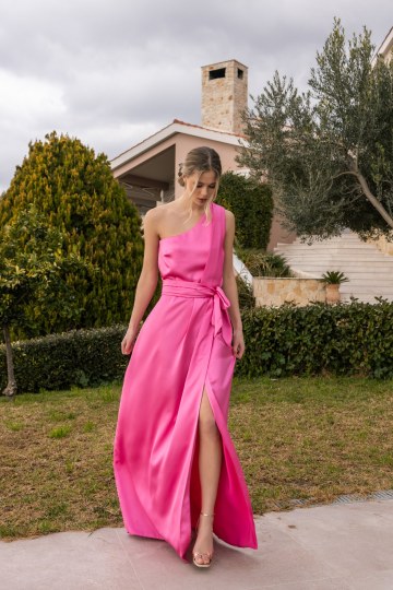  Φόρεμα με έναν ώμο φούξια